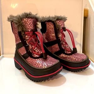 Sorel Faux fur lined Toddler Girl’s size 8 Snow/ Winter Boots. EUC